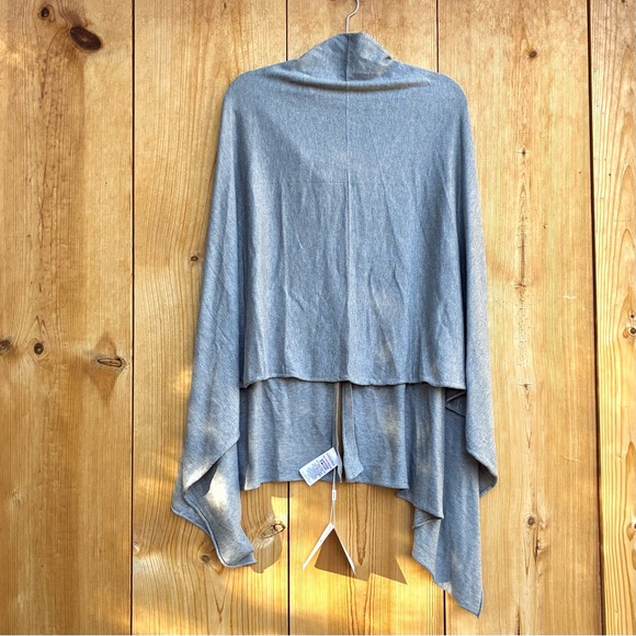 Seraphine NWT Gray Nursing Cape - Picture 7 of 9